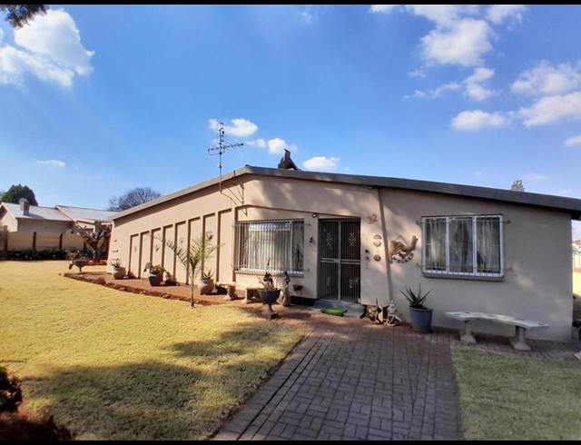 4 BEDROOM HOUSE FOR SALE IN VALHALLA